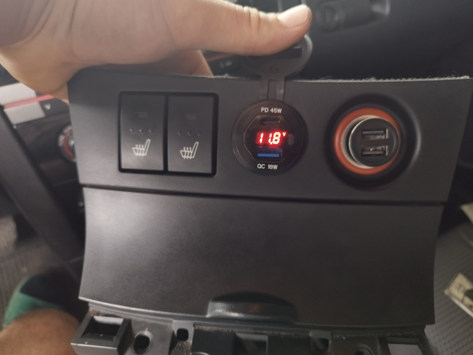 Установка USB зарядки + вольтметр в Мазду 3 БК. Насадка глушителя Мазда ...