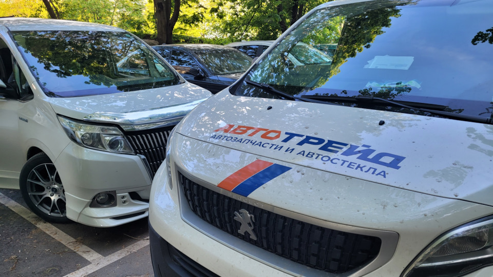 Замена лобового стекла с выездом на дом. — Toyota Esquire, 1,8 л, 2014 ...