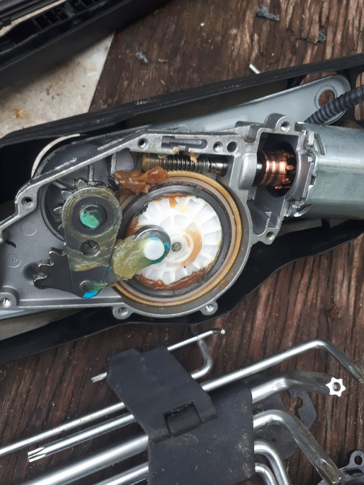 Закис механизм заднего стеклоочистителя — Hyundai Tucson (JM), 2,7 л ...