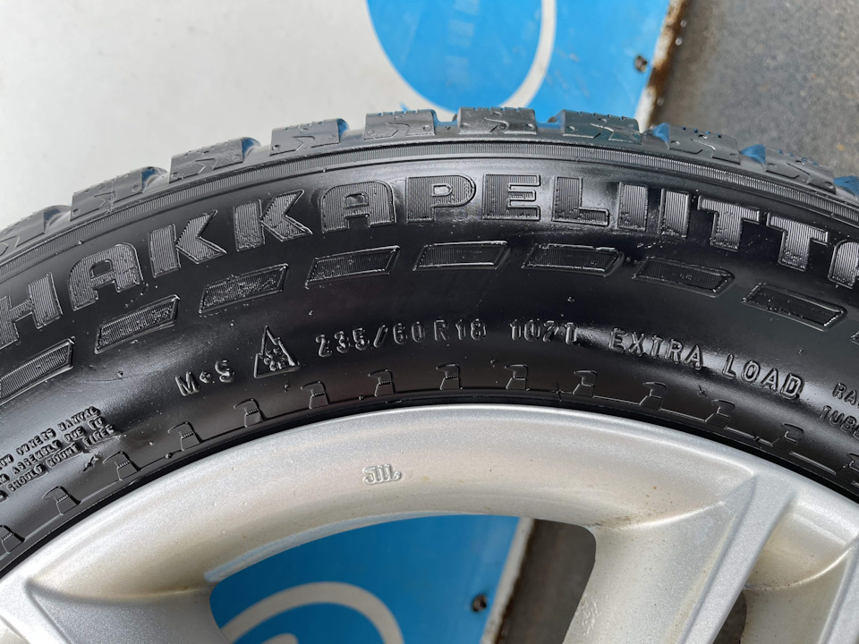 Шины зимние шипованные Nokian 235/65 R18, литые диски MADE IN P.R.C ...