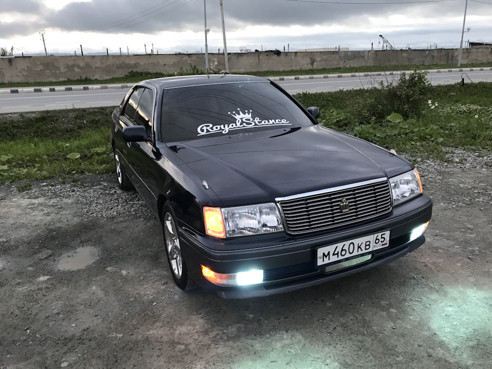 Toyota Crown черный