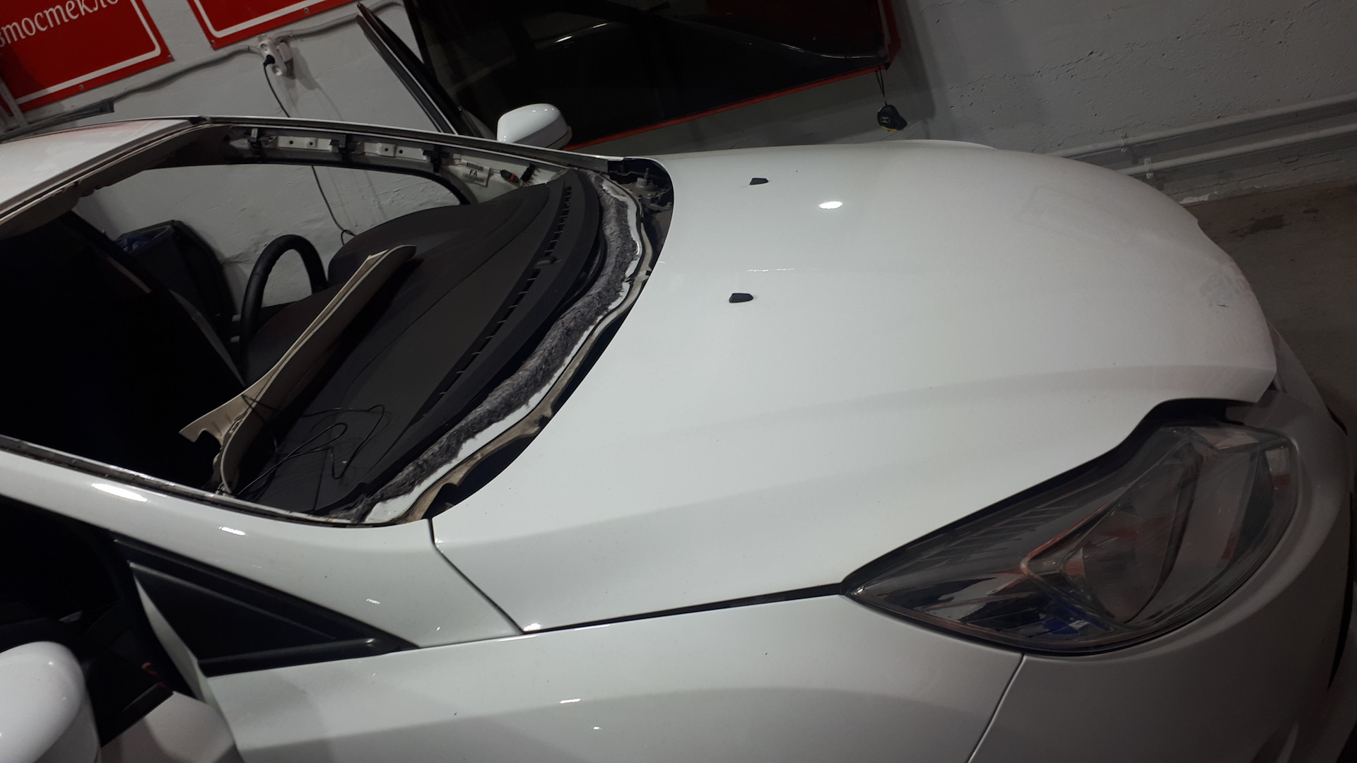 Замена лобового стекла — Ford Focus III Hatchback, 1,6 л, 2011 года ...