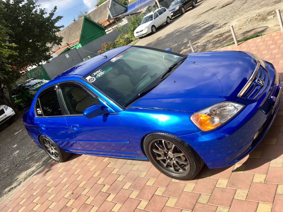 Цивик 1.3 гибрид. Honda Civic голубая. Хонда Цивик голубая на дисках. Honda Civic 1.3 Hybrid 2008. Space Blue Effect Clearcoat Матиз.