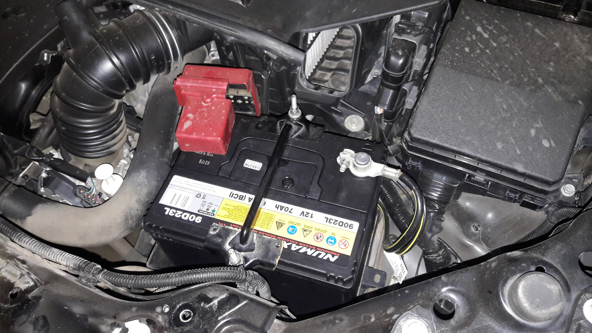 Как снять аккумулятор с митсубиси асх. Аккумулятор мицубиси асх 1. Как снять аккумулятор с митсубиси асх. Мицубиси асх акб. Как снять аккумулятор с митсубиси асх.