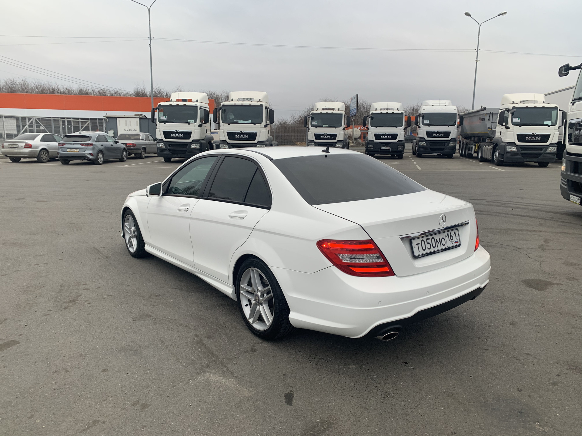 Мерседес с 180 2013. Mercedes w204 тонировка. Тонировка фар w204. W204 тонировка 50%. W204 без тонировки.