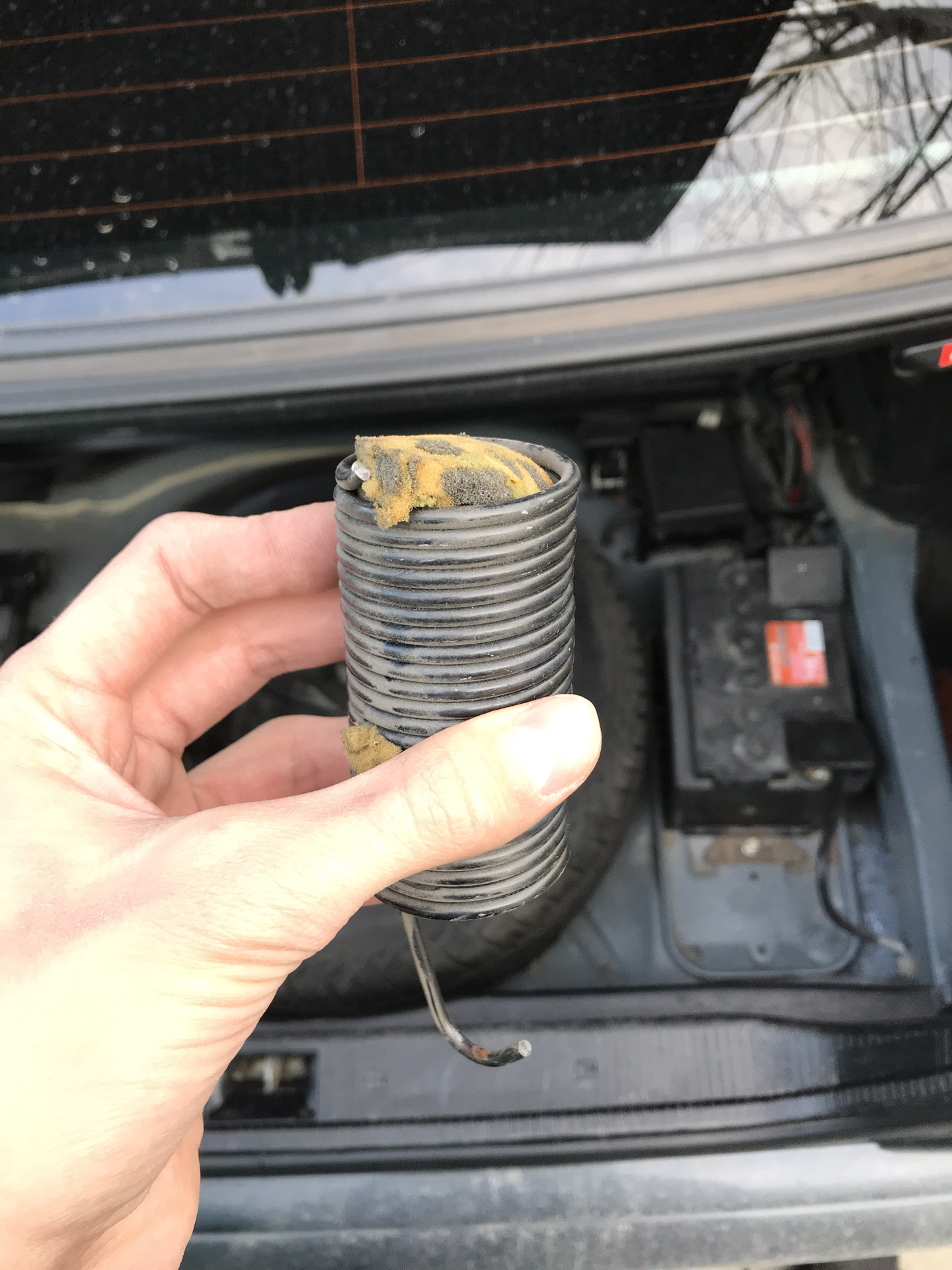 Прогнулось дно багажника — Toyota Chaser (100), 2 л, 1998 года | своими ...