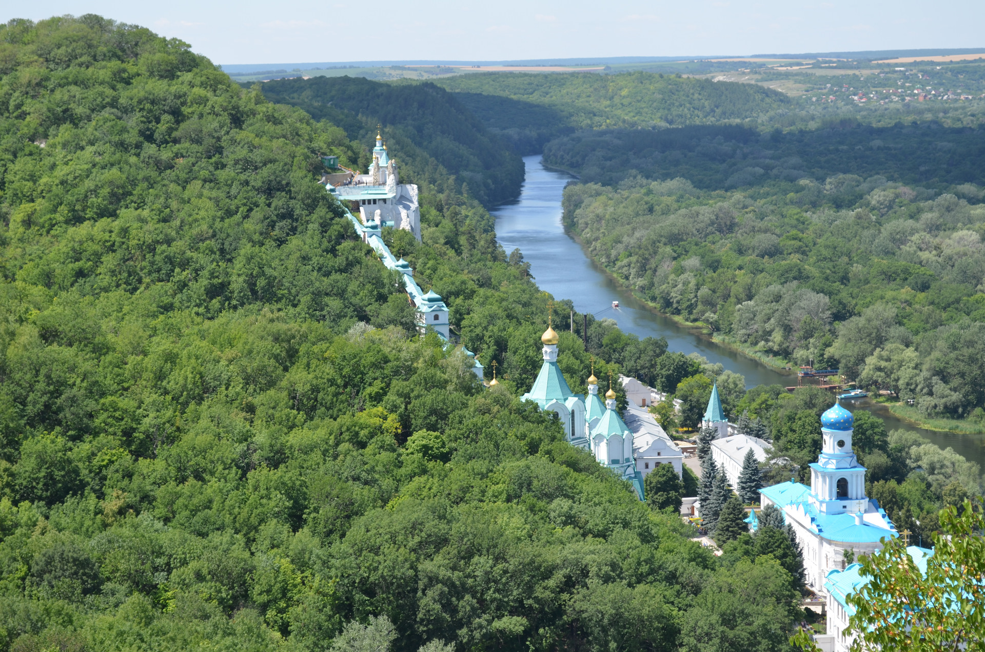 Артемовск красноярский край. Артёмовск (Россия). Артёмовск Красноярский край. Украина Николаевка Святогорский монастырь. Артемовск город в России.