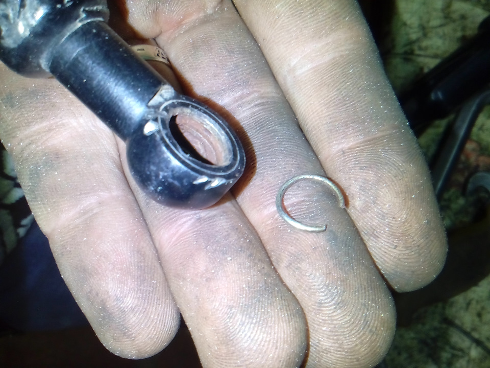 Ремонт газового упора капота — Nissan Patrol GR II (Y61), 2,8 л, 1998 ...