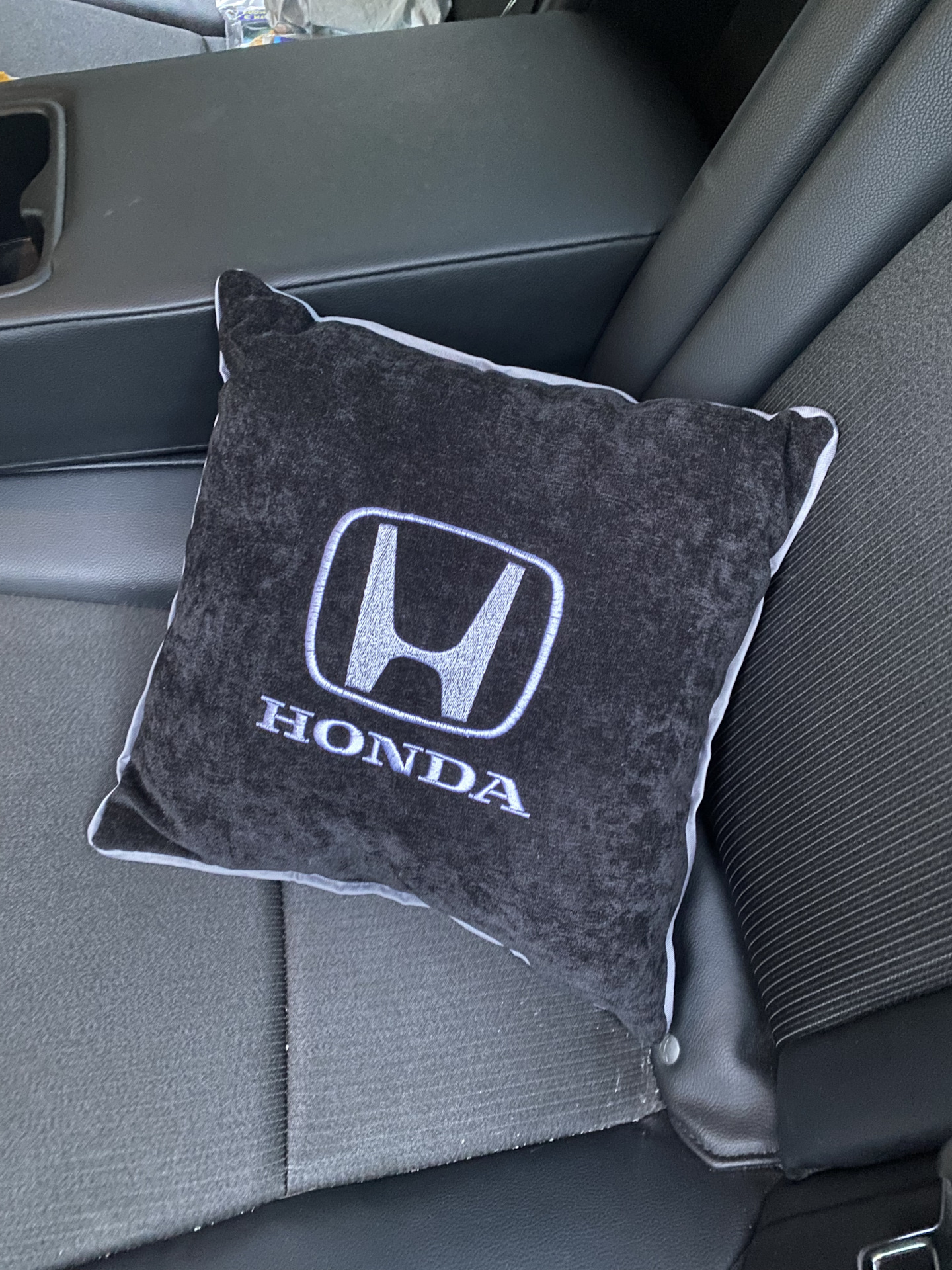 Подушка Honda — Honda Accord (10G), 1,5 л, 2018 года | аксессуары | DRIVE2