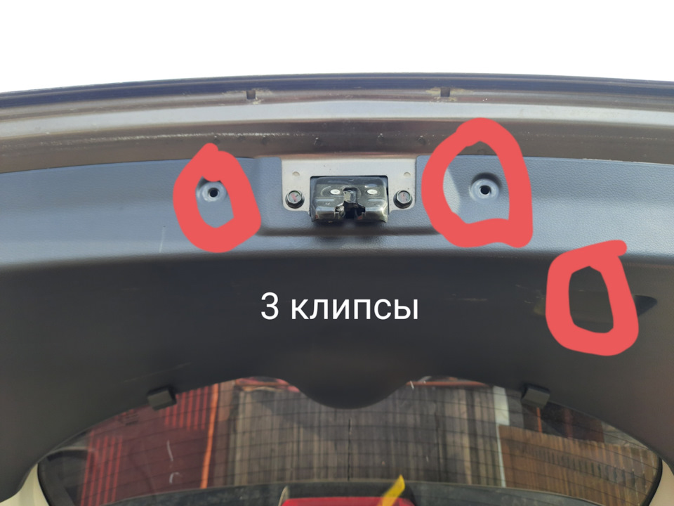 Замена габарита в крышке багажника — Nissan Tiida (2G), 1,6 л, 2015 ...