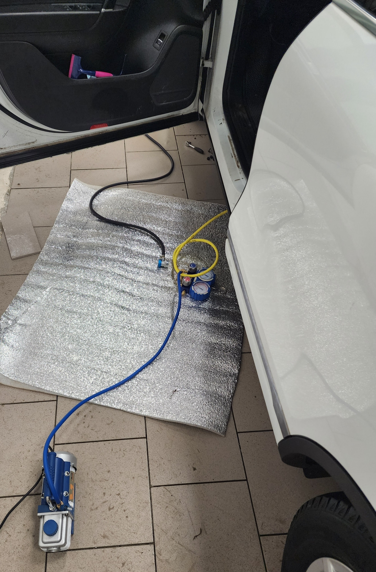 Профилактика пневмоподвески. Заправка пневмы азотом. — Volkswagen ...