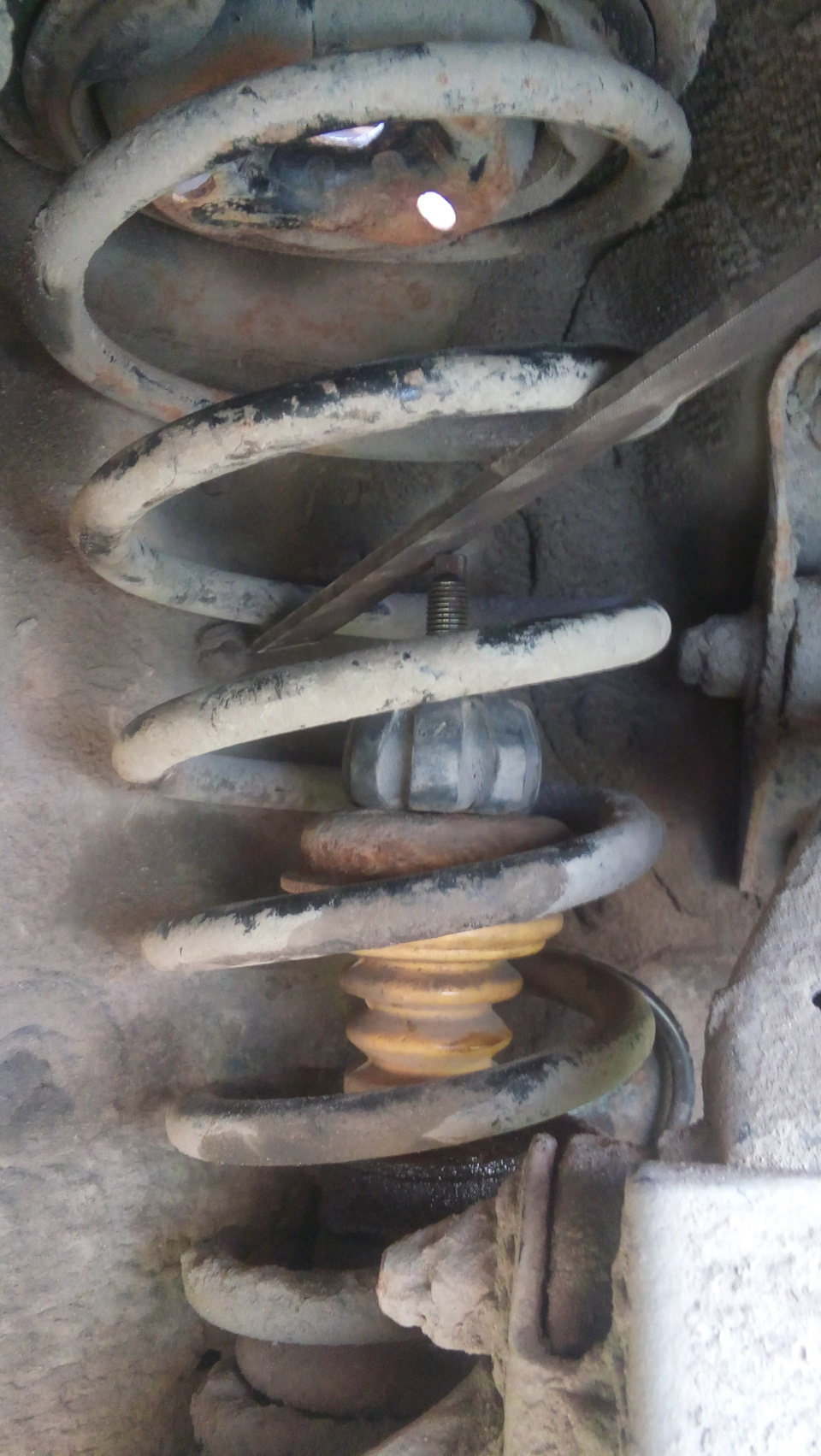 Замена пыльника передней стойки без снятия. — Nissan Primera (P11-144 ...