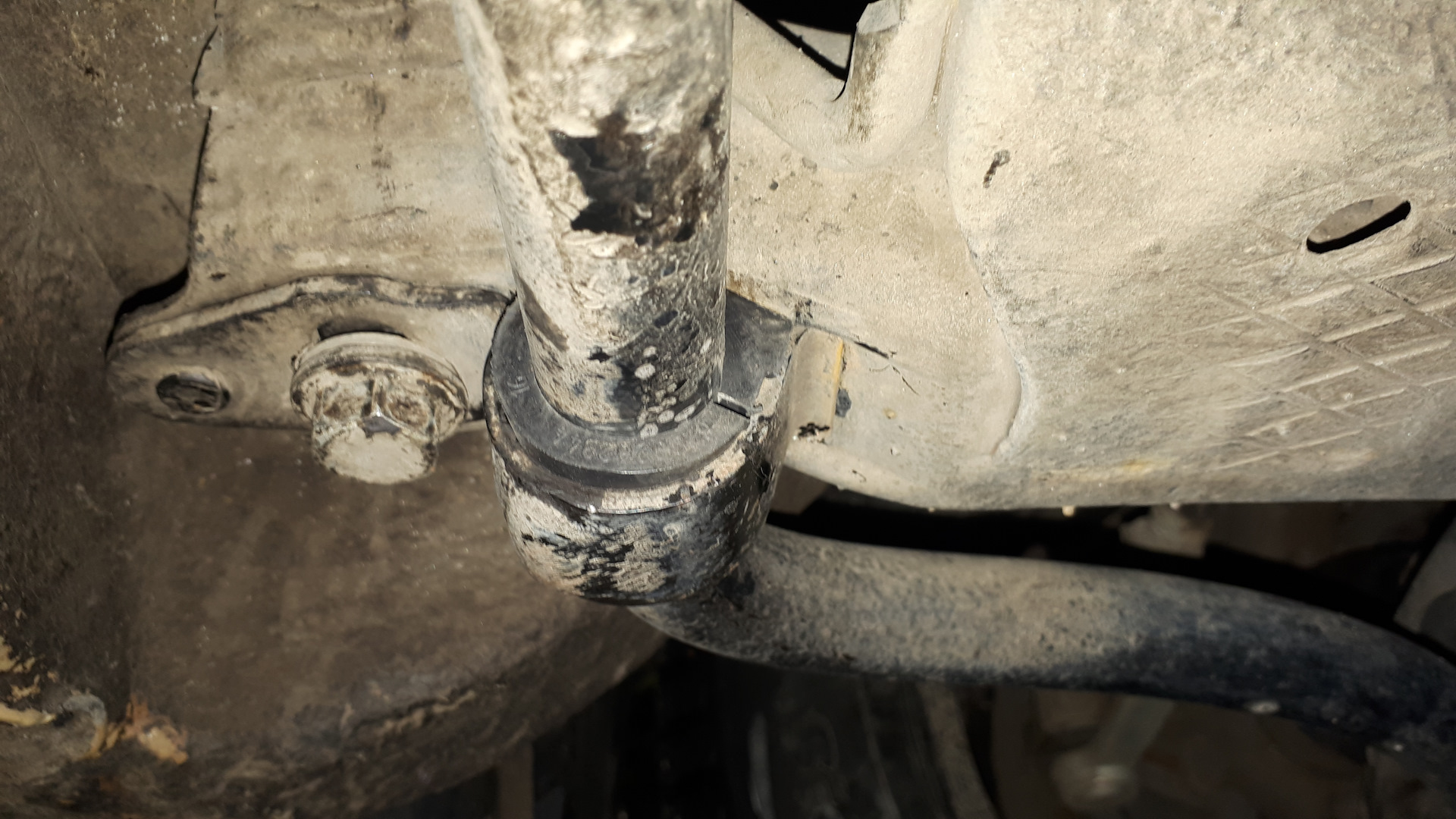 Втулки стабилизатора LARGUS передние - Lada Ларгус, 1,6 л, 2013 года запчасти DR