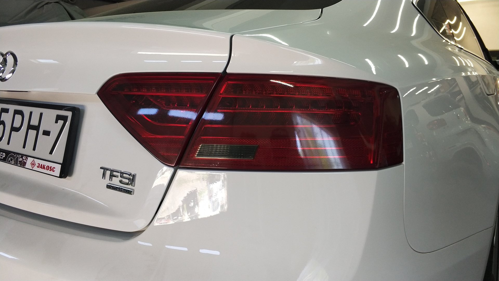 тонированные задние фонари ауди а5. легкая тонировка задних фонарей. Q5 задние фонари 2016. I40 тонировка задних фар. Bmw f20 тонировка задних фар.