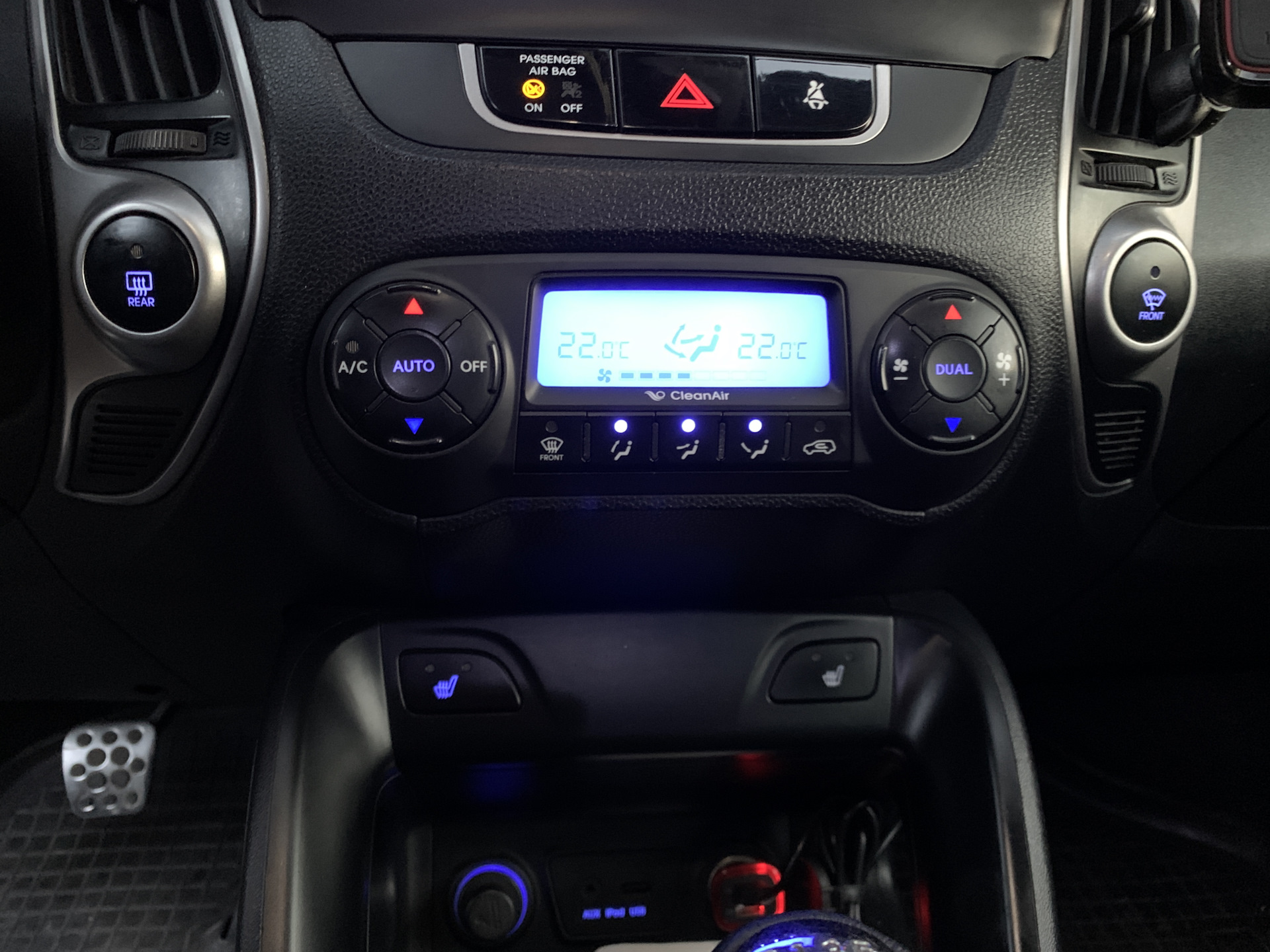 Пропала подсветка кнопок. Климат контроль ix35. Экран климат контроля Hyundai ix35. Подсветка кнопок в Hyundai ix35. Подсветка кнопок климата на Hyundai ix35.
