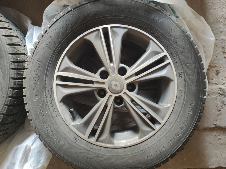 Шины зимние шипованные Nokian 215/60 R16, литые диски Carwell 6,5Jx16 ...