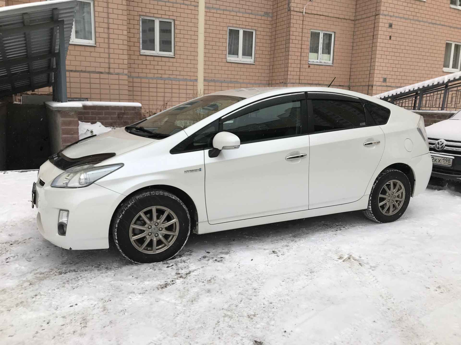 Установка проставок для увеличения клиренса на Prius кузов zxw30 ...