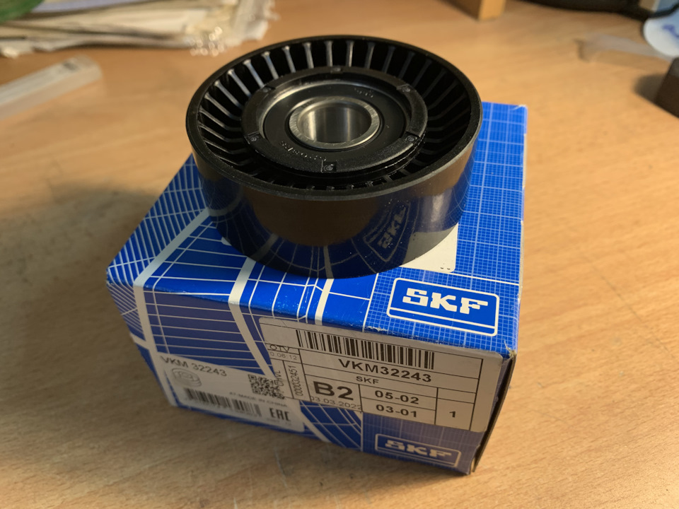 VKM32243 Паразитный / ведущий ролик, поликлиновой ремень SKF | Запчасти ...