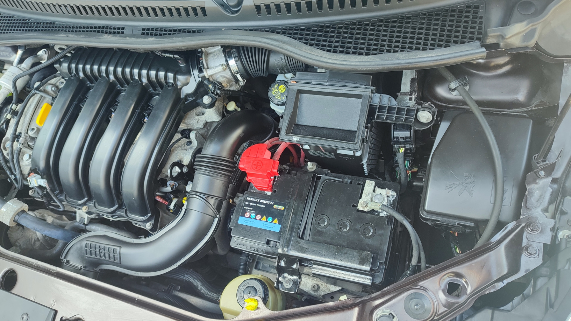 Мойка двигателя паром — Renault Kaptur (2016), 2 л, 2017 года | мойка ...