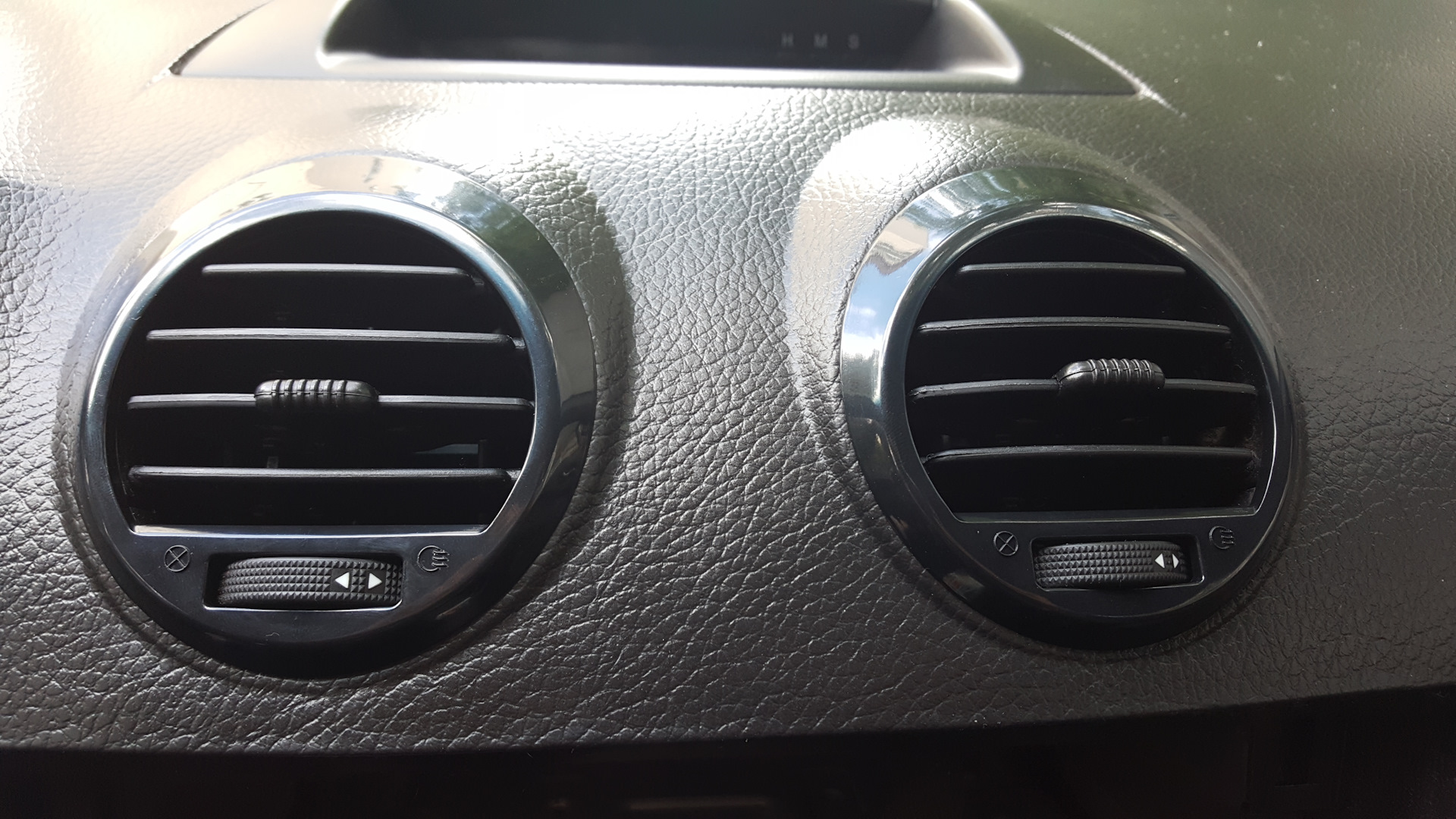 Решетка вентиляционная шевроле лачетти. Воздуховод chevrolet lacetti. Lacetti 2008 дефлектор воздуховода. Воздуховод лачетти. Воздуховод лачетти.