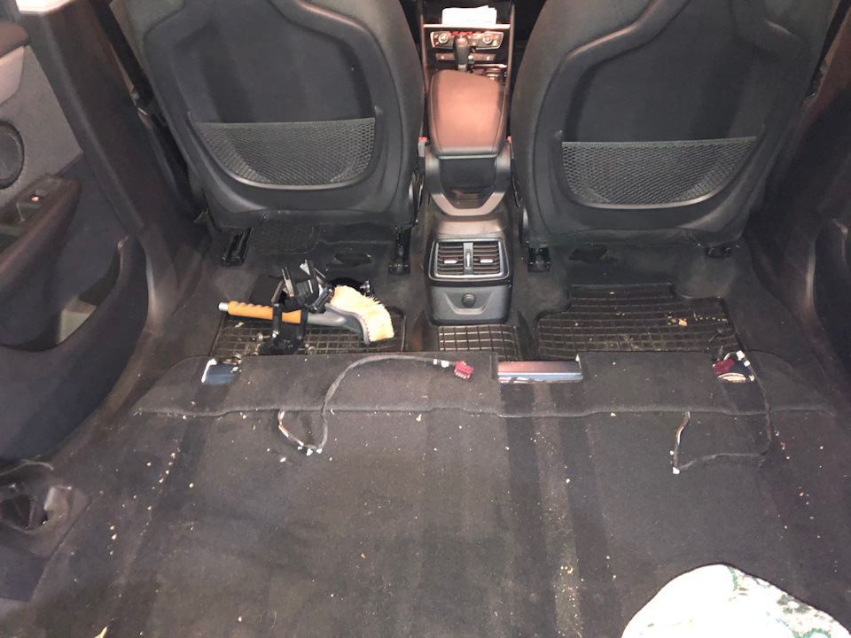 Если всё сделали правильно, у вас будет примерно такой вид, лучше пропылесосить, советую всем так поступить — BMW 2 series Active Tourer (F45)