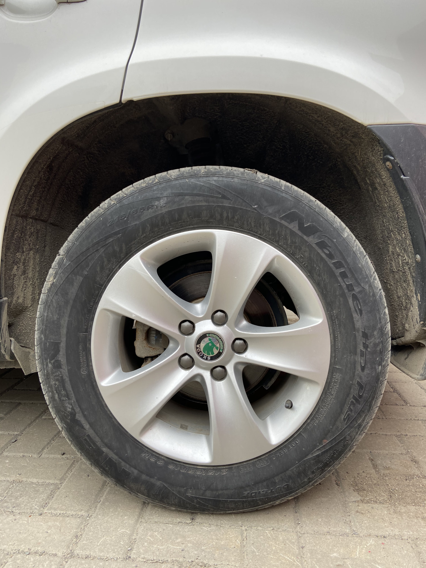 Заглушки ступицы — Skoda Yeti, 1,4 л, 2013 года | тюнинг | DRIVE2