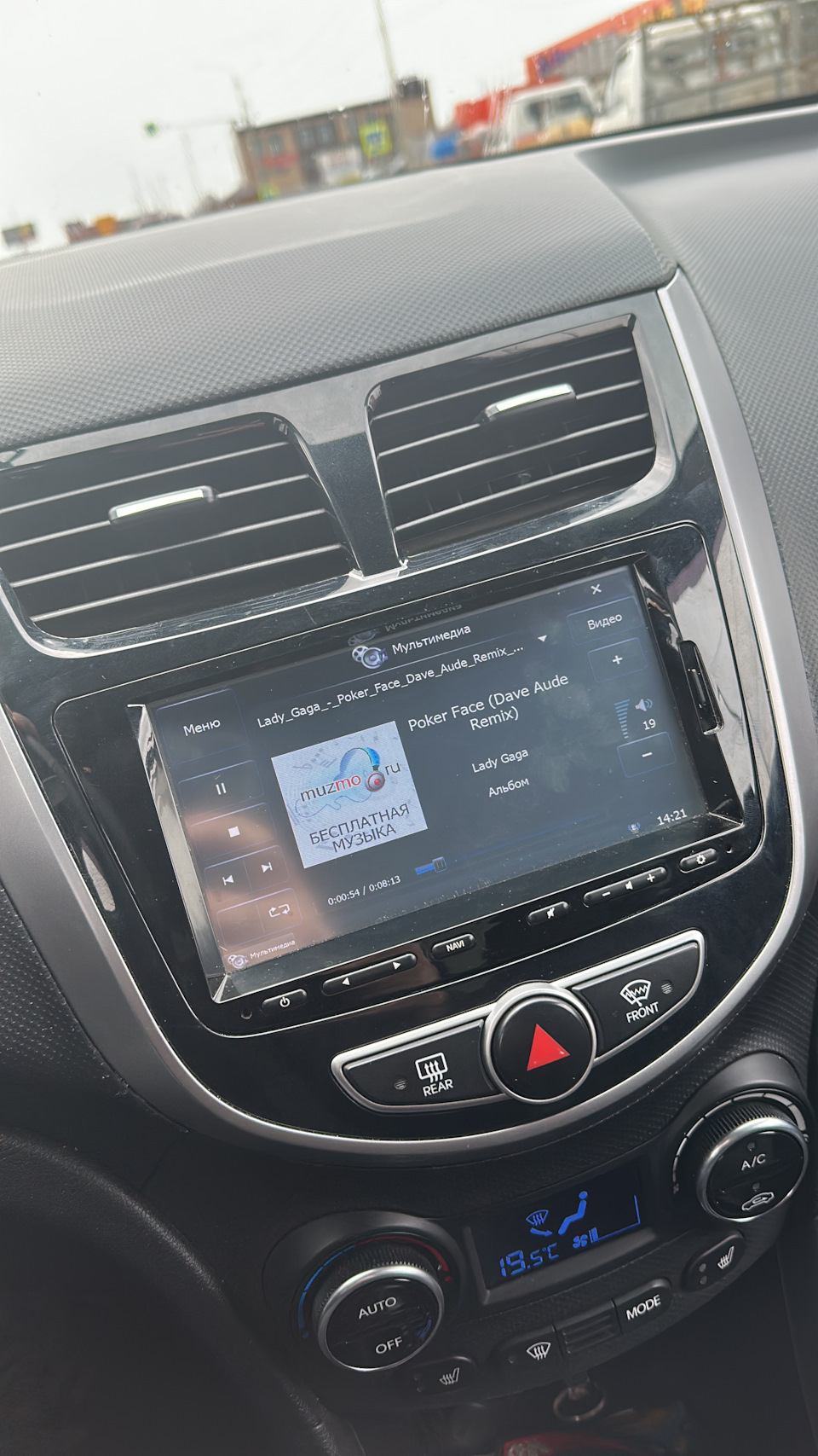 Штатная магнитола — Hyundai Solaris, 1,6 л., 2015 года | автозвук | DRIVE2