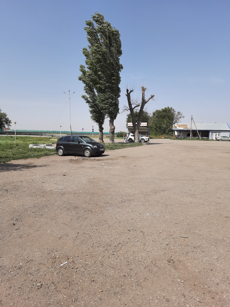 не знаю, но я вижу, как она тут стоит и ждет меня, терпимо сдерживая слёзы — Audi A2