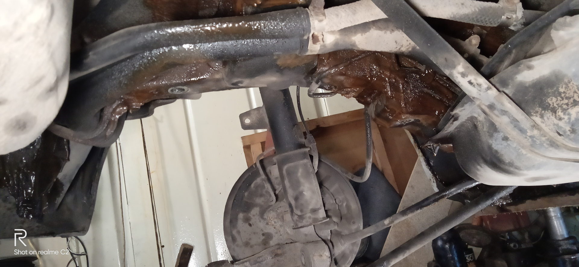 Снятие подрамника. Восстановление резьбы. Установка стабилизатора ...