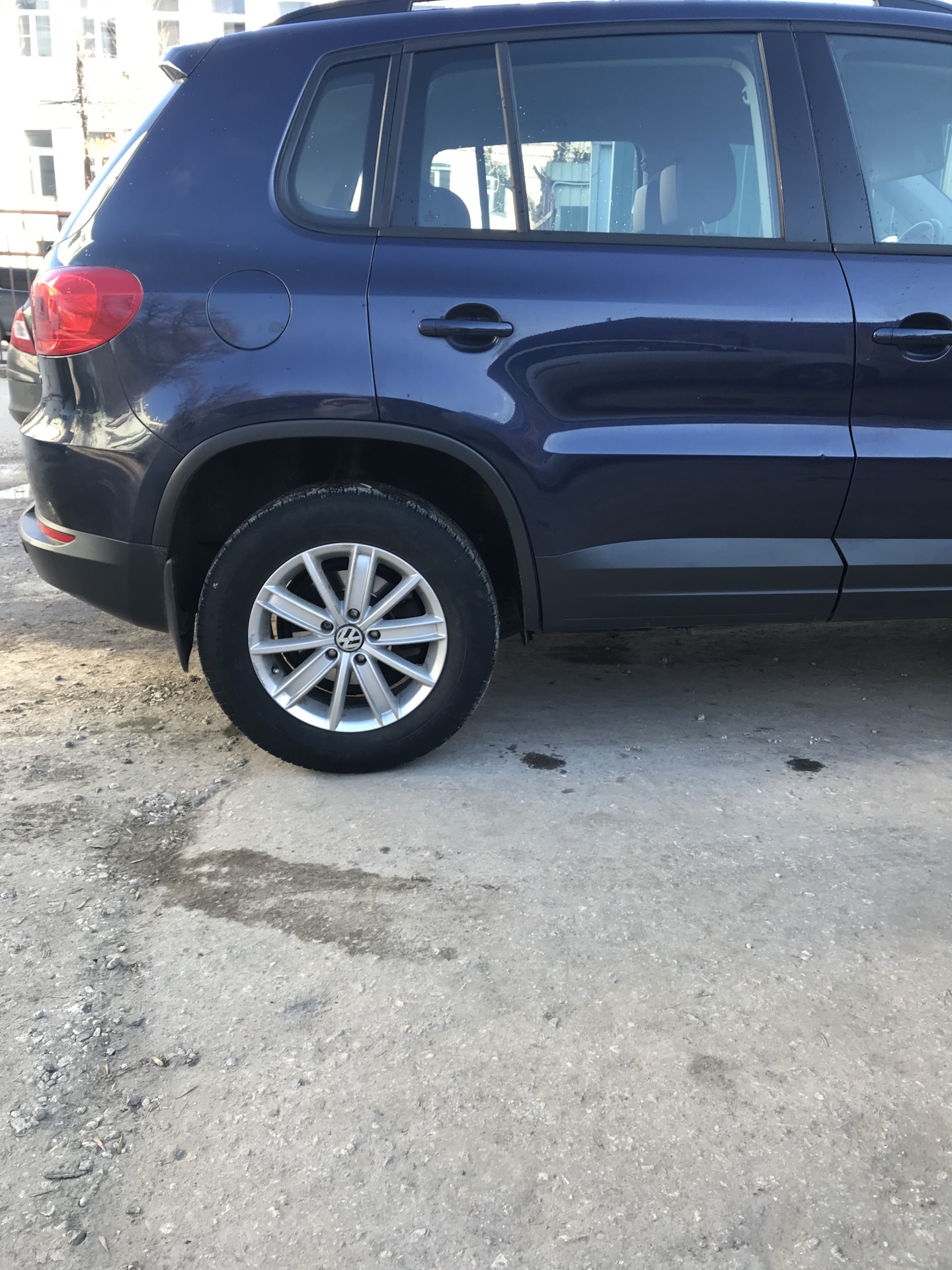 Зимняя резина 225/70 р16 — Volkswagen Tiguan (1G), 2 л, 2011 года ...