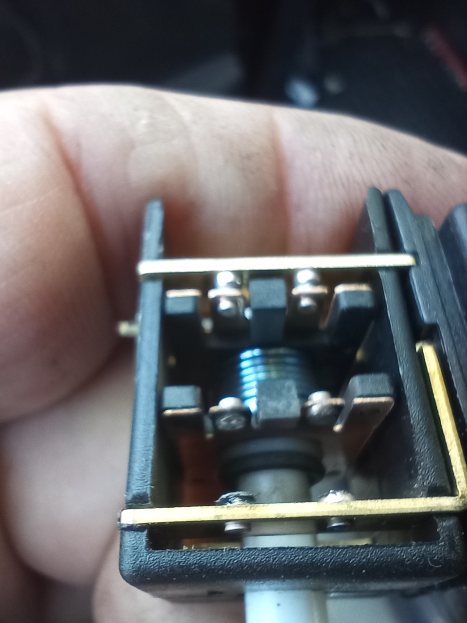 Лягушка (концевой выключатель) педали тормоза. Электронная. — SsangYong ...