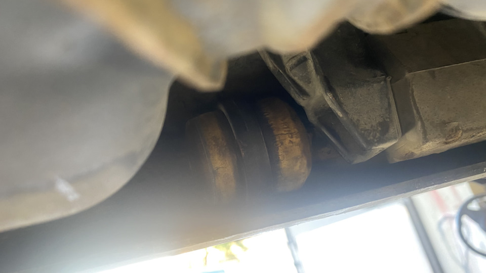 ТО ч.1 замена сайлентблоков задней балки, задних пружин, чашек и ...