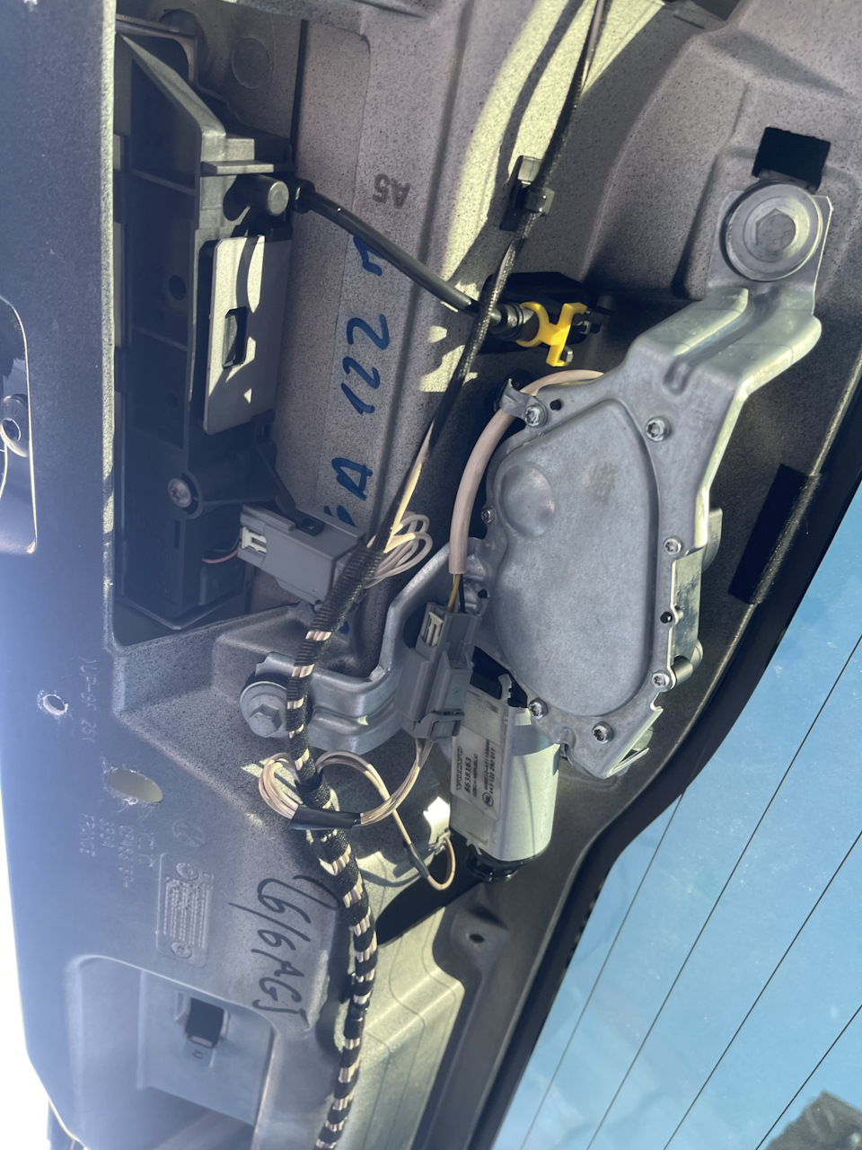 Заменил сказку в моторчике дворника заднего — Volvo XC90 (1G), 2,4 л ...