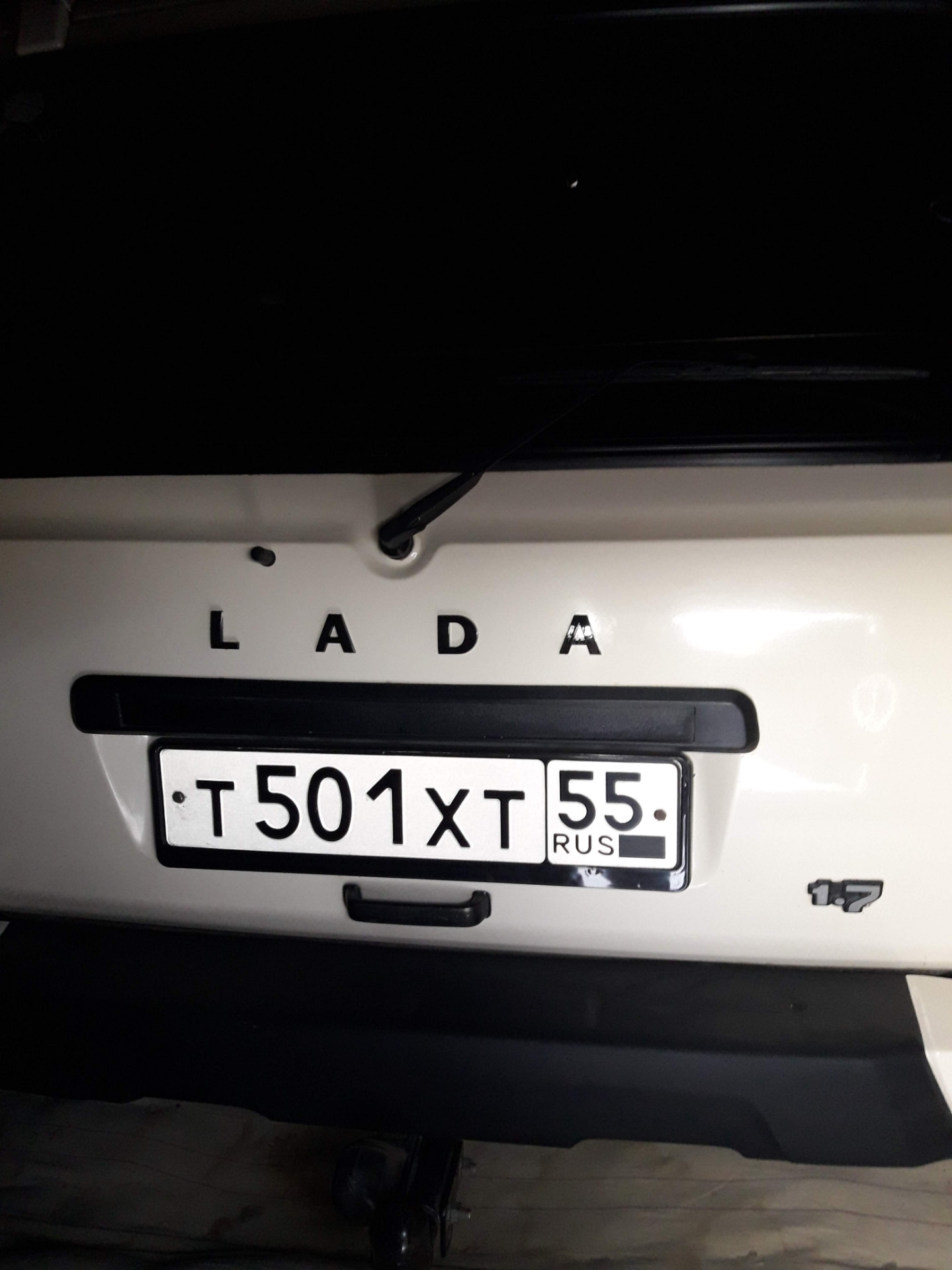 Как снять буквы лада с багажника Led лампы и надпись LADA на крышку багажника - Lada 4x4 3D, 1,7 л, 1996 года тюн