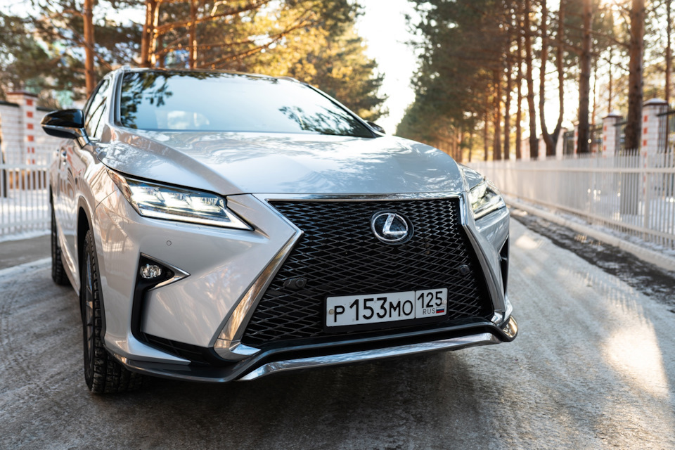 Лексус обзор видео. Лексус ux200 экстерьер. Lexus ux 200. Лексус на электричестве. Лексус обзор видео.