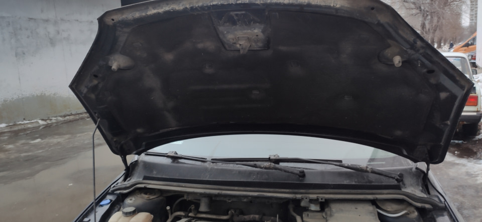 Установка теплоизоляции капота — Ford Focus II Sedan, 1,6 л, 2007 года ...