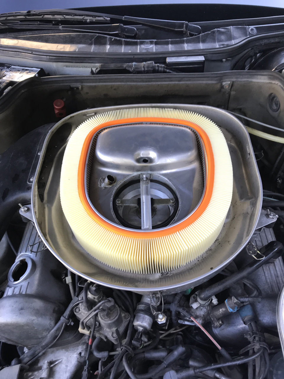 Каструл пропылесошен и фильтр встал на свое место. — Mercedes-Benz S-Class (W126)