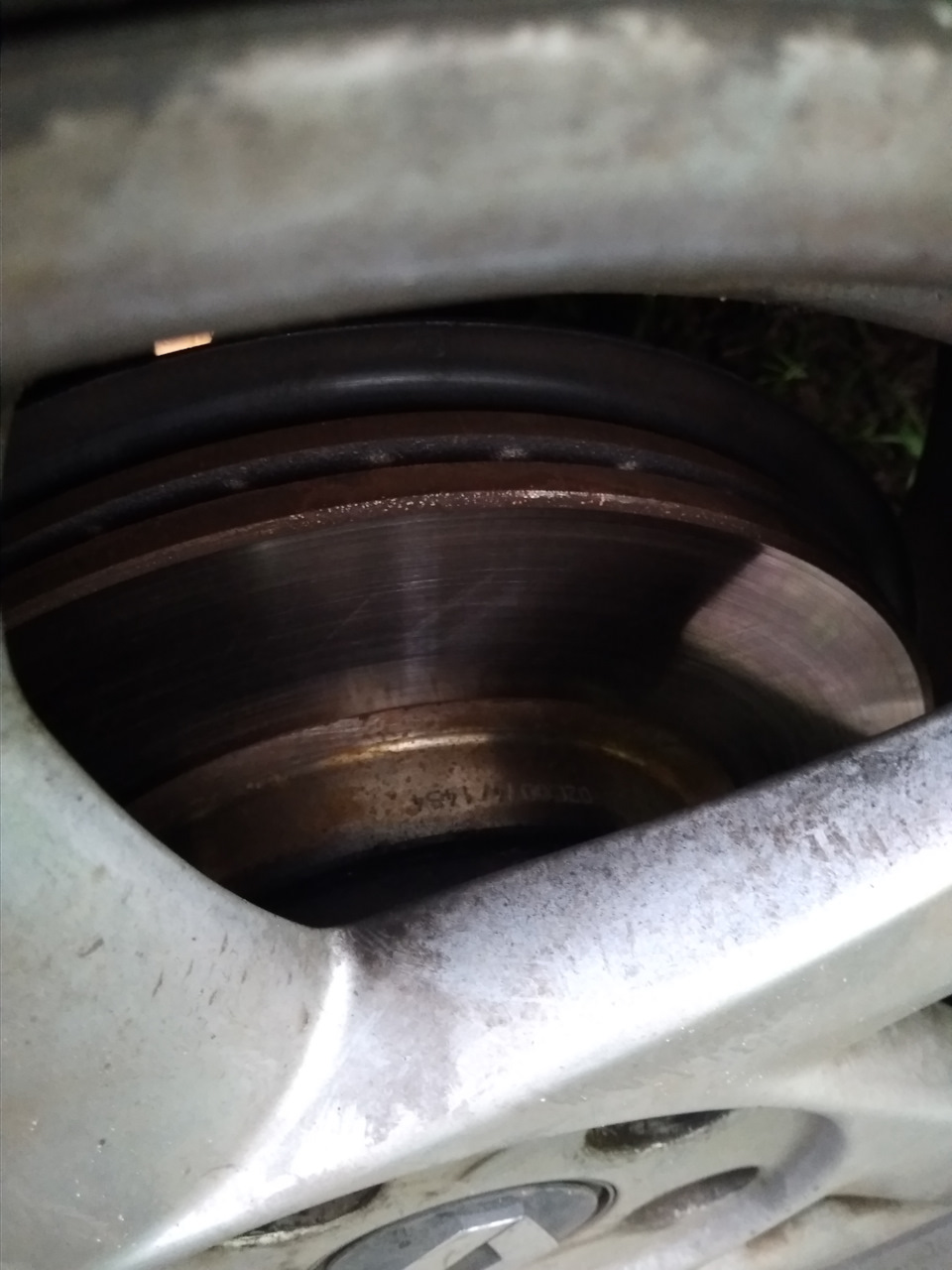 Ржавеют диски — Renault Duster (1G), 1,6 л, 2013 года | наблюдение | DRIVE2