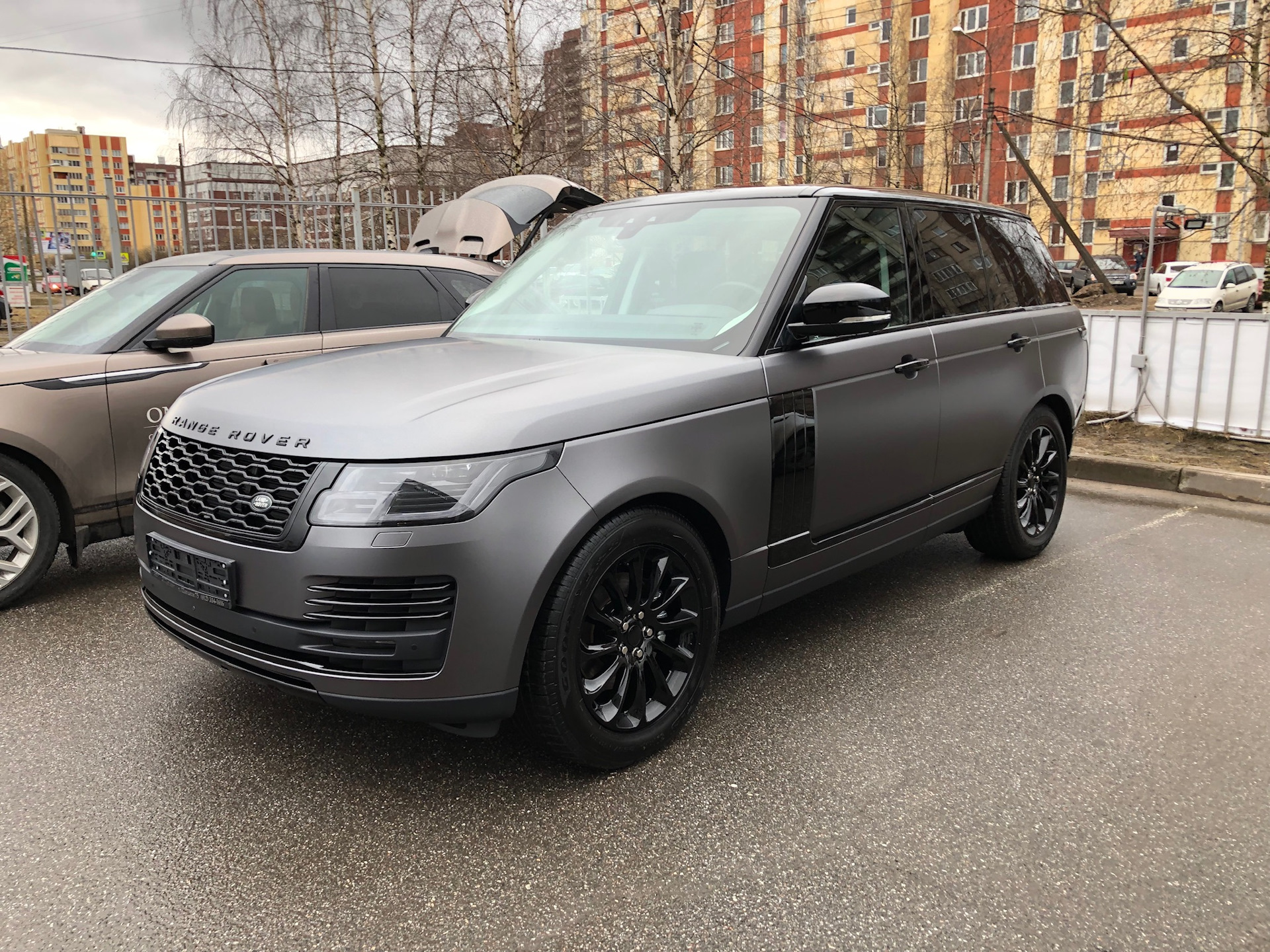 Рендж ровер ростов. Range Rover l405 черный. Рендж Ровер 2020. Рендж Ровер серый. Рендж Ровер 405.