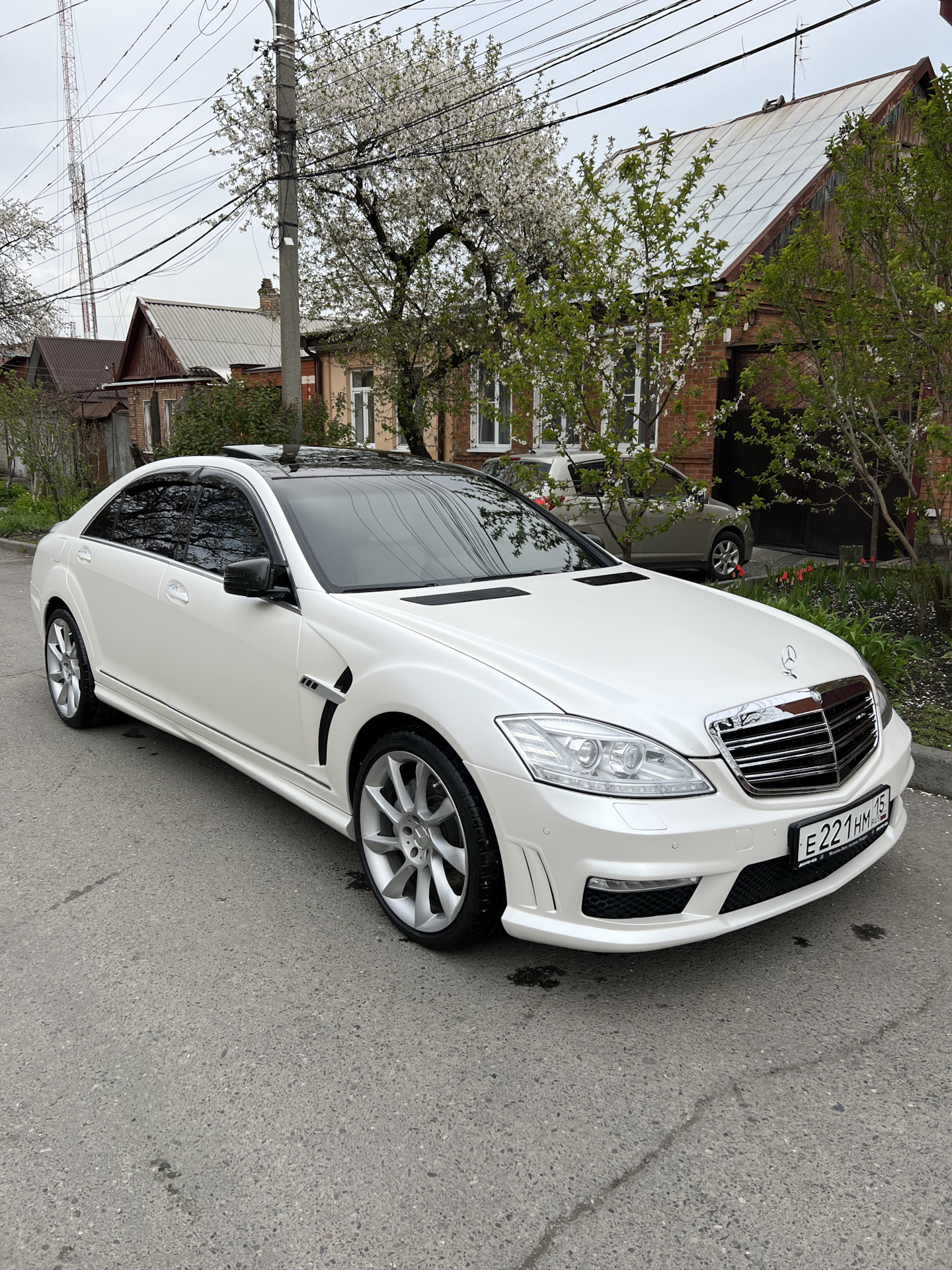 Белый мерседес