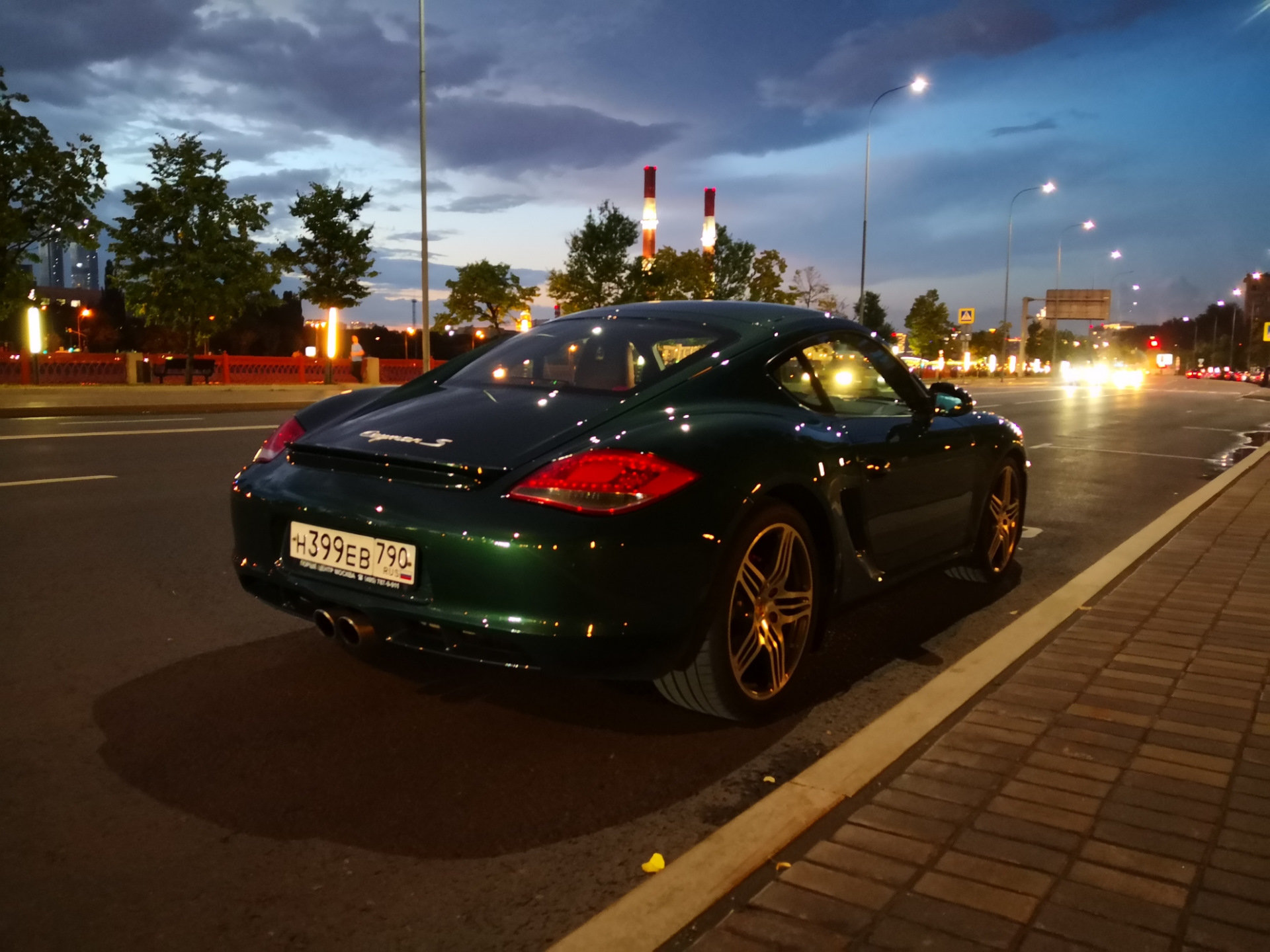 Porsche Cayman ночной город