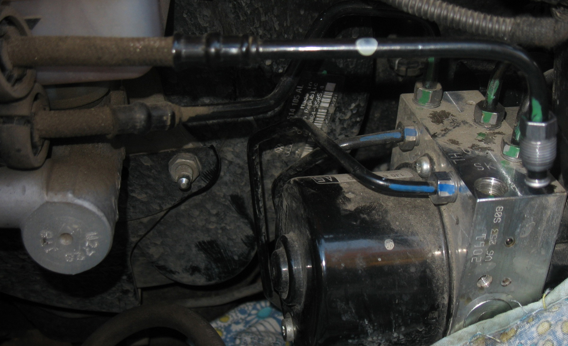 Ось bpw абс крепления. Ланос установка абс. Установим абс. Установка абс на газ 31105. Абс на ваз 2110.