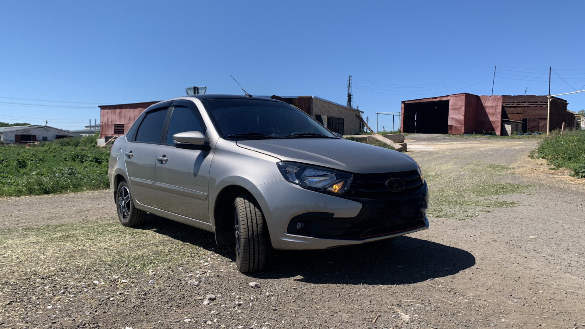 Lada Гранта (2G) FL 1.6 бензиновый 2020 | 🤎Techno-black🖤 на DRIVE2