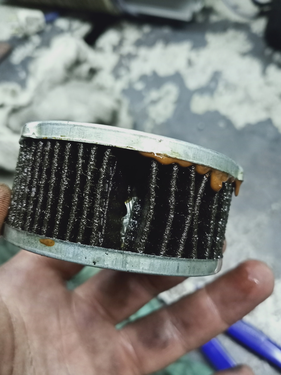 Можно ли использовать масляный фильтр повторно промыв его. Можно промыть масляный фильтр. Типы укладки фильтровальной бумаги в масляном фильтре. Прибор для вскрытия масляного фильтра. Фильтр пежо.
