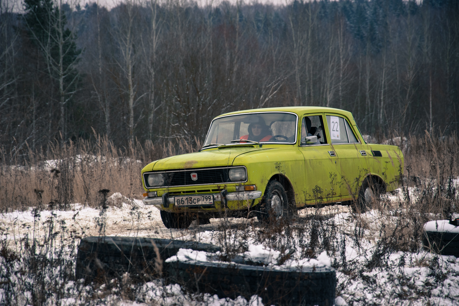 Москвич 2140 в грязи