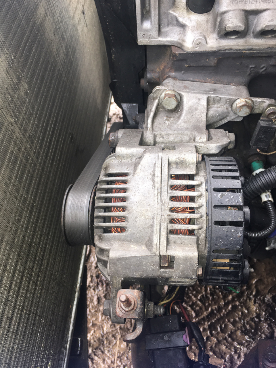 Замена генератора — Москвич 2141, 2 л, 1998 года | поломка | DRIVE2