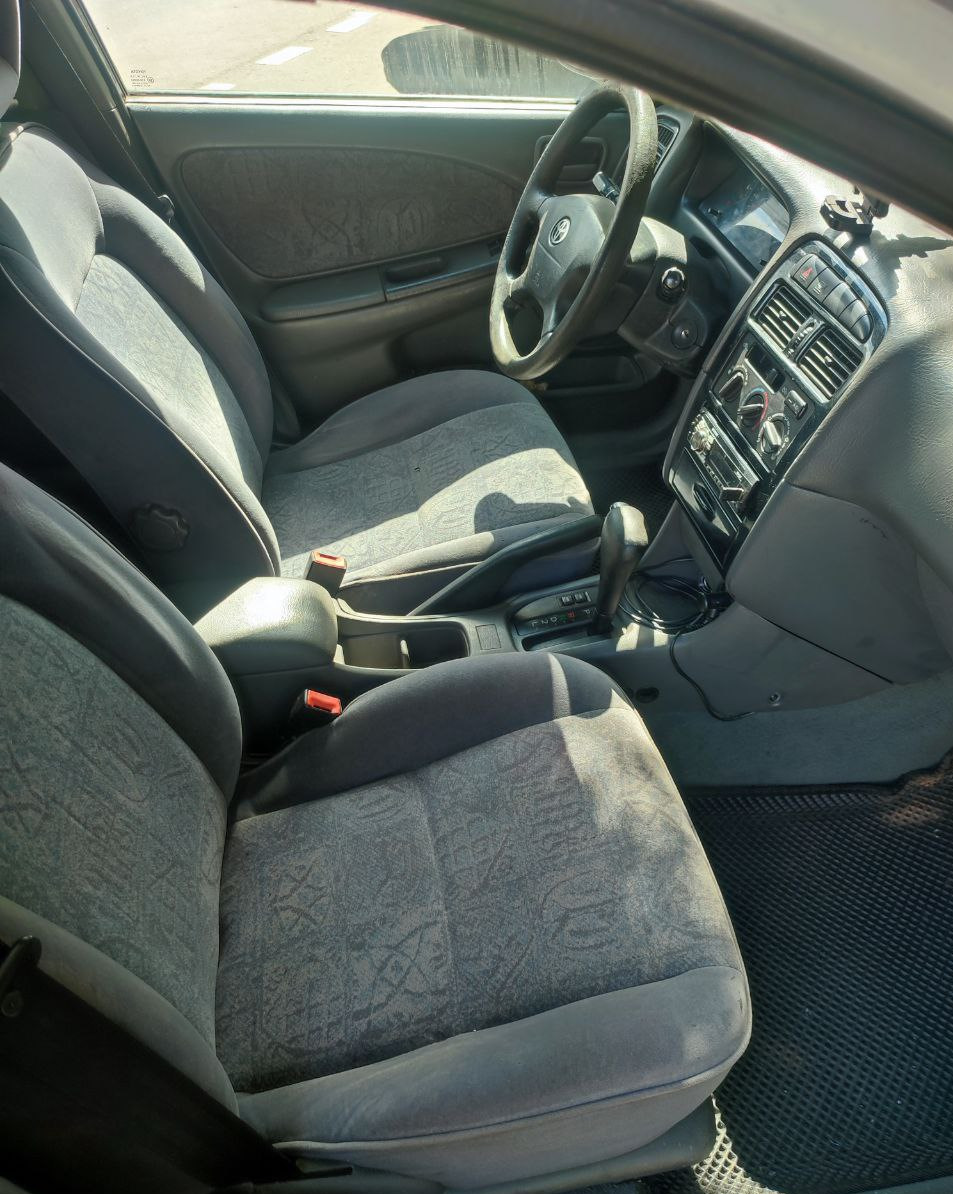 Собрал салон новые коврики — Toyota Avensis I, 1,8 л, 2000 года ...