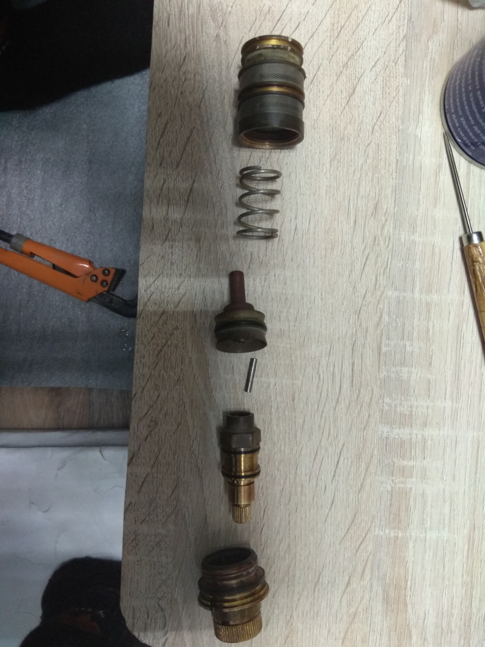 Ремонт картриджа термостатического крана — Volkswagen Passat B4, 2 л ...