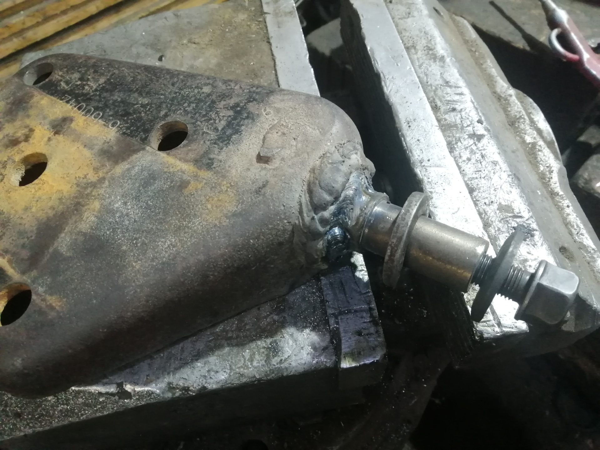 Восстановление креплений задних амортизаторов LC60 — DRIVE2