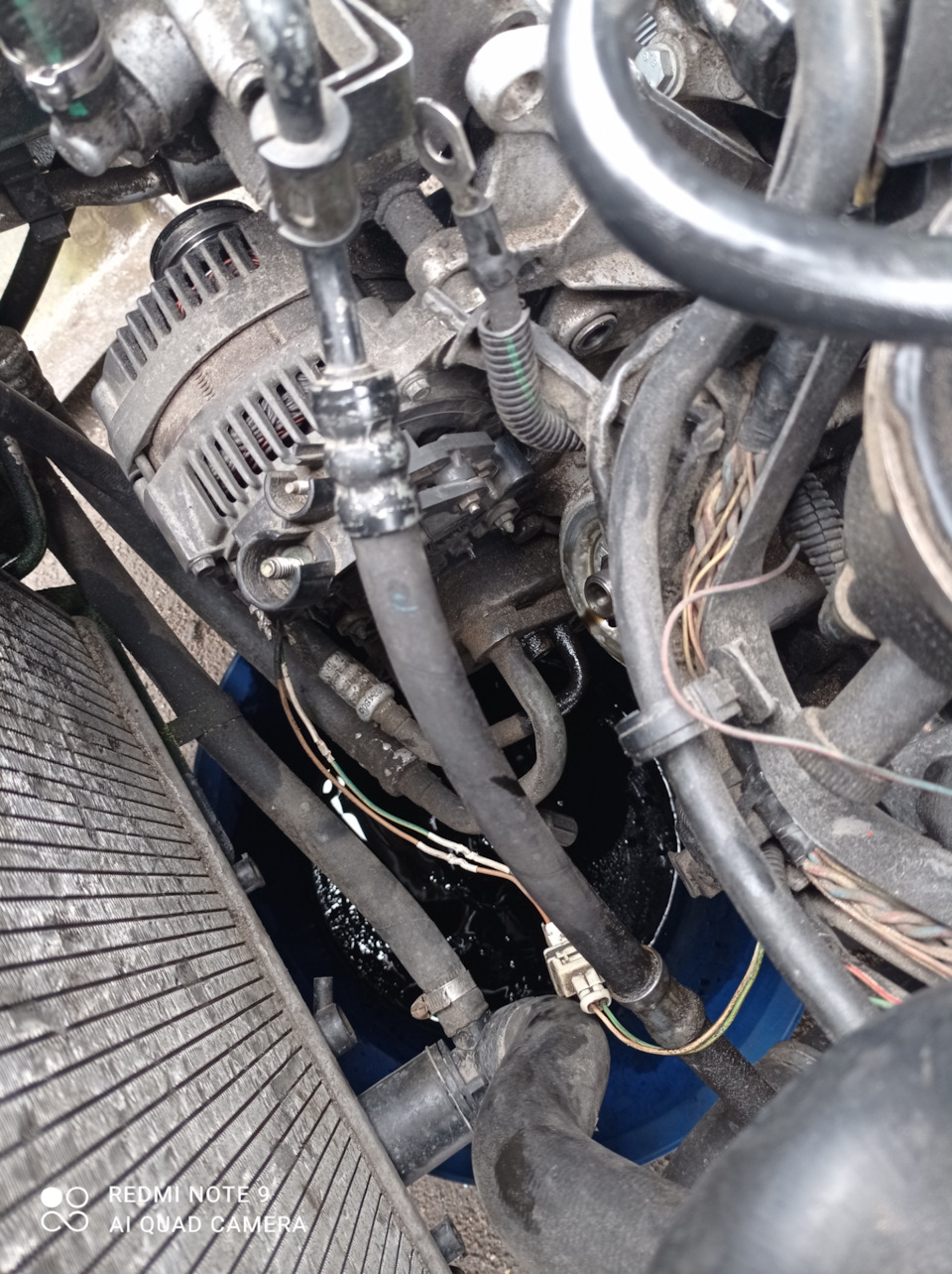 Генератор не доставал.открутил масляный фильтр.верхние болты крепления генератора.снял ремень. — Citroen C5 (1G)